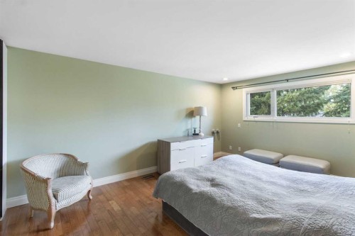 152 Lake Mead Crescent Se, Calgary, AB - Indoor Photo Showing Bedroom