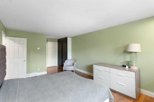 152 Lake Mead Crescent Se, Calgary, AB - Indoor Photo Showing Bedroom