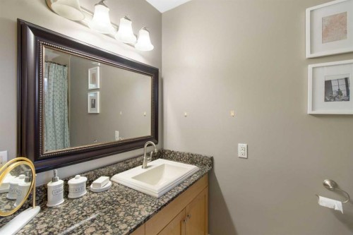 152 Lake Mead Crescent Se, Calgary, AB - Indoor Photo Showing Bathroom
