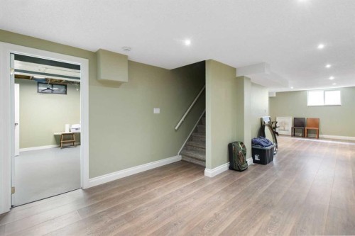 152 Lake Mead Crescent Se, Calgary, AB - Indoor Photo Showing Other Room