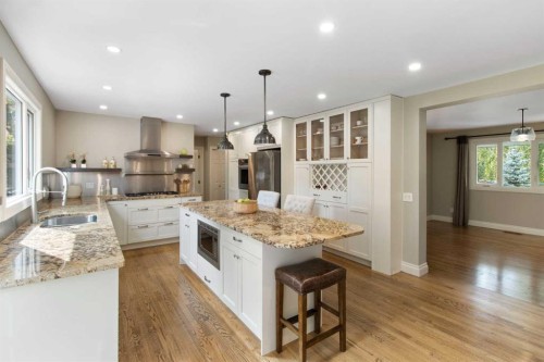 152 Lake Mead Crescent Se, Calgary, AB - Indoor Photo Showing Kitchen With Upgraded Kitchen