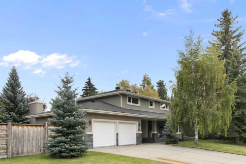 152 Lake Mead Crescent Se, Calgary, AB - Outdoor With Facade