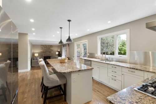 152 Lake Mead Crescent Se, Calgary, AB - Indoor Photo Showing Kitchen With Upgraded Kitchen