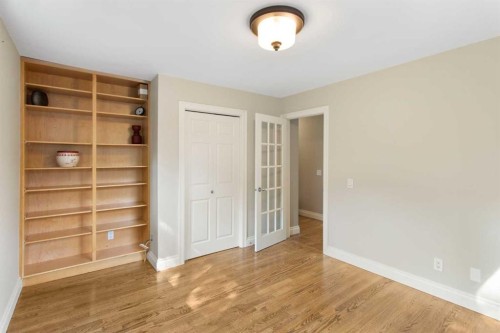 152 Lake Mead Crescent Se, Calgary, AB - Indoor Photo Showing Other Room