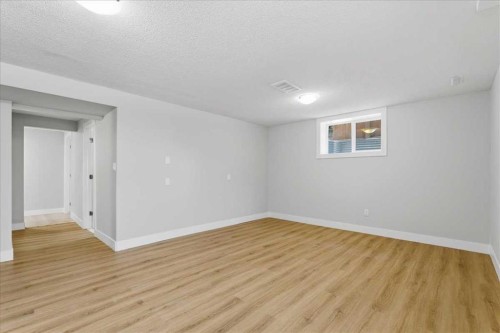 172 Abinger Crescent Ne, Calgary, AB - Indoor Photo Showing Other Room