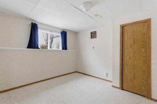77 Bridleglen Road Sw, Calgary, AB - Indoor Photo Showing Other Room