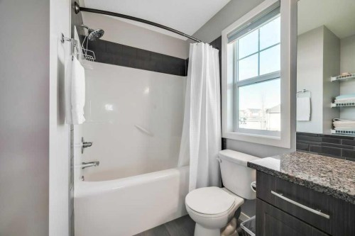 731-101 Sunset Drive, Cochrane, AB - Indoor Photo Showing Bathroom