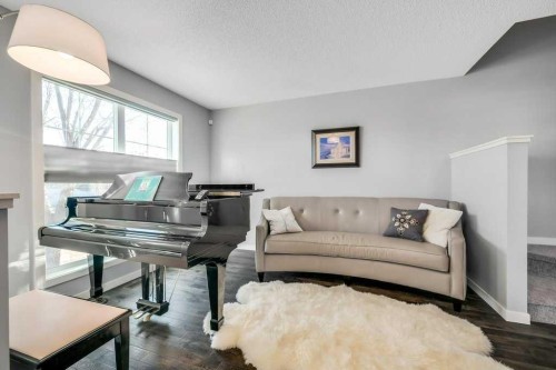 731-101 Sunset Drive, Cochrane, AB - Indoor Photo Showing Living Room