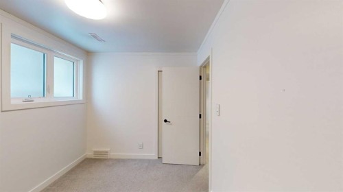 7704 46 Avenue Nw, Calgary, AB - Indoor Photo Showing Other Room