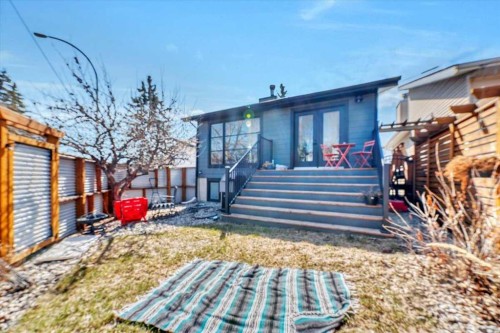 7704 46 Avenue Nw, Calgary, AB - Outdoor