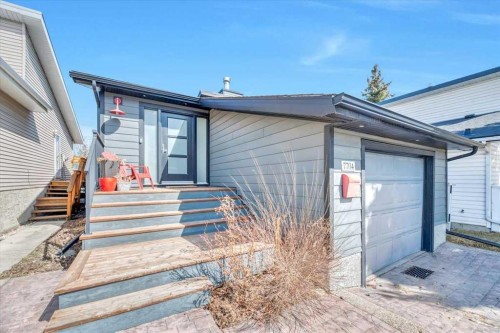 7704 46 Avenue Nw, Calgary, AB - Outdoor