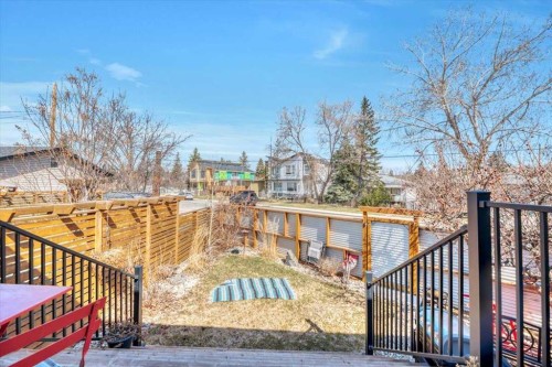 7704 46 Avenue Nw, Calgary, AB - Outdoor