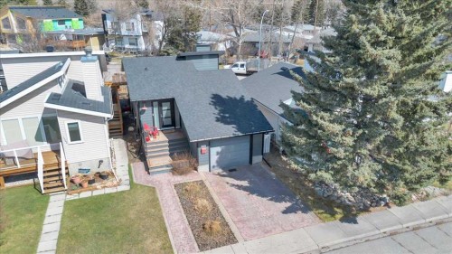 7704 46 Avenue Nw, Calgary, AB - Outdoor