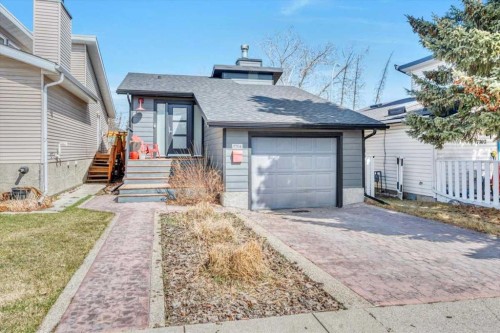 7704 46 Avenue Nw, Calgary, AB - Outdoor