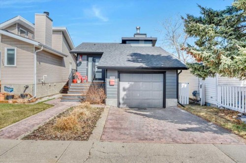 7704 46 Avenue Nw, Calgary, AB - Outdoor