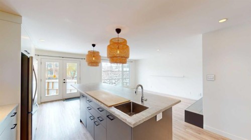 7704 46 Avenue Nw, Calgary, AB - Indoor Photo Showing Kitchen