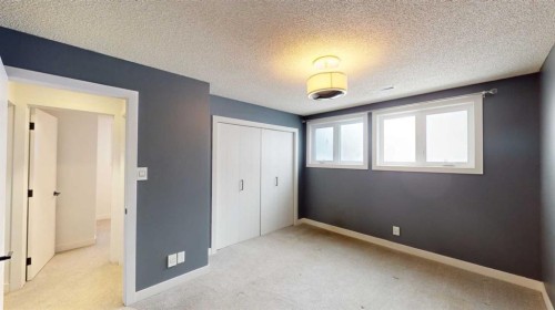 7704 46 Avenue Nw, Calgary, AB - Indoor Photo Showing Other Room