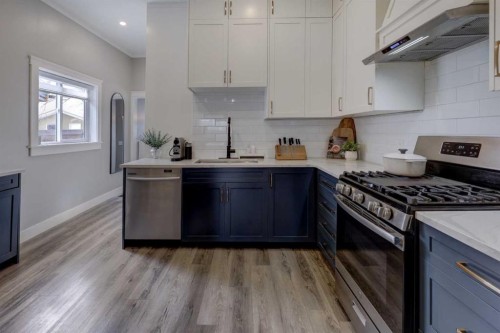 2307 15A Street Se, Calgary, AB - Indoor Photo Showing Kitchen With Upgraded Kitchen