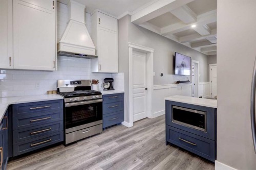 2307 15A Street Se, Calgary, AB - Indoor Photo Showing Kitchen