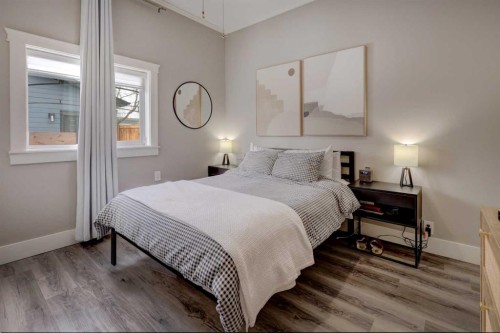 2307 15A Street Se, Calgary, AB - Indoor Photo Showing Bedroom