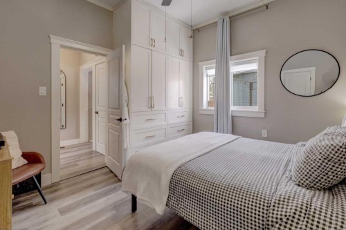 2307 15A Street Se, Calgary, AB - Indoor Photo Showing Bedroom