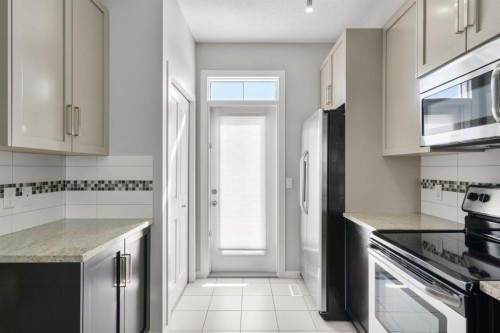 78 New Brighton Landing Se, Calgary, AB - Indoor Photo Showing Kitchen