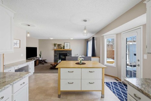 88 Sunmeadows Road Se, Calgary, AB - Indoor Photo Showing Kitchen