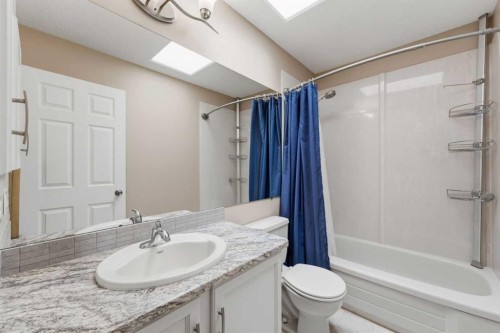 88 Sunmeadows Road Se, Calgary, AB - Indoor Photo Showing Bathroom