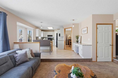 88 Sunmeadows Road Se, Calgary, AB - Indoor Photo Showing Living Room