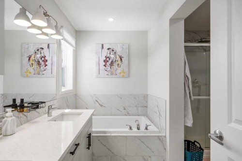 234 Magnolia Way Se, Calgary, AB - Indoor Photo Showing Bathroom