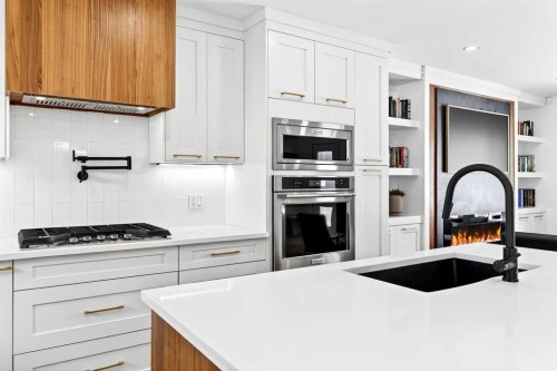 6323 Crowchild Trail Sw, Calgary, AB - Indoor Photo Showing Kitchen With Upgraded Kitchen