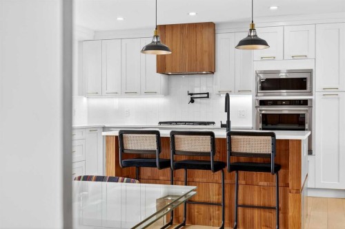 6323 Crowchild Trail Sw, Calgary, AB - Indoor Photo Showing Kitchen With Upgraded Kitchen