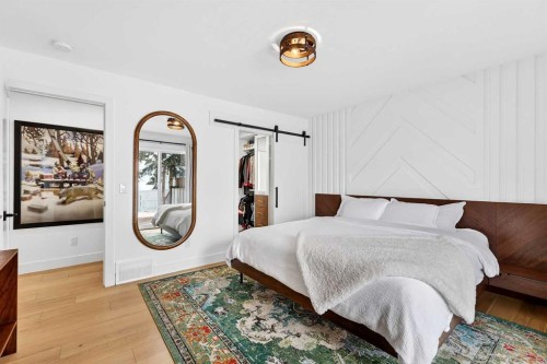 6323 Crowchild Trail Sw, Calgary, AB - Indoor Photo Showing Bedroom