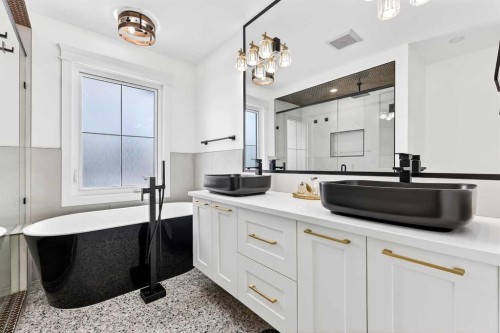 6323 Crowchild Trail Sw, Calgary, AB - Indoor Photo Showing Other Room