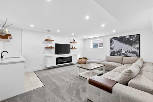 6323 Crowchild Trail Sw, Calgary, AB - Indoor Photo Showing Living Room