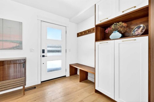 6323 Crowchild Trail Sw, Calgary, AB - Indoor Photo Showing Other Room