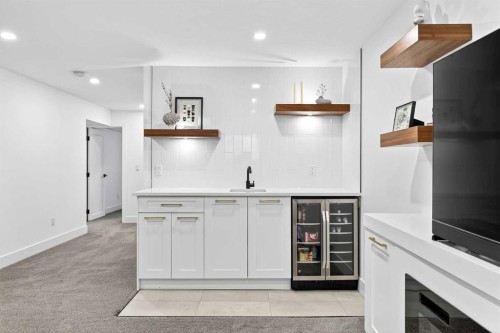 6323 Crowchild Trail Sw, Calgary, AB - Indoor