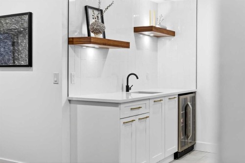 6323 Crowchild Trail Sw, Calgary, AB - Indoor