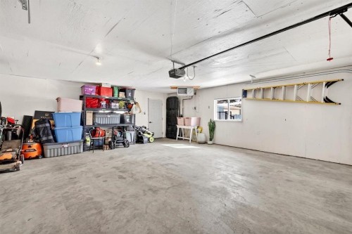 6323 Crowchild Trail Sw, Calgary, AB - Indoor Photo Showing Garage