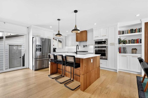 6323 Crowchild Trail Sw, Calgary, AB - Indoor Photo Showing Kitchen With Upgraded Kitchen