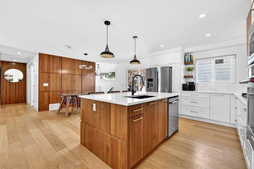 6323 Crowchild Trail Sw, Calgary, AB - Indoor Photo Showing Kitchen With Upgraded Kitchen