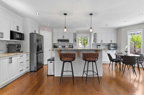 95 Sierra Nevada Green Sw, Calgary, AB - Indoor Photo Showing Kitchen With Upgraded Kitchen