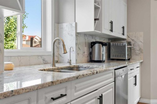 95 Sierra Nevada Green Sw, Calgary, AB - Indoor Photo Showing Kitchen With Double Sink
