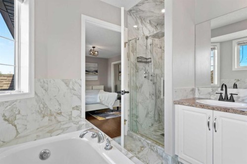 95 Sierra Nevada Green Sw, Calgary, AB - Indoor Photo Showing Bathroom
