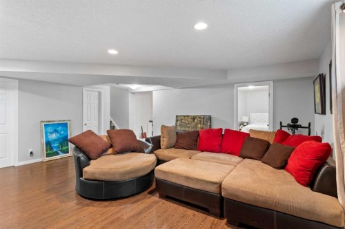 95 Sierra Nevada Green Sw, Calgary, AB - Indoor Photo Showing Living Room