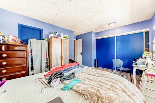 4809 60 Street Ne, Calgary, AB - Indoor Photo Showing Bedroom