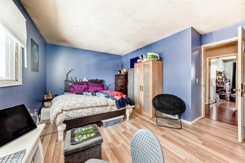 4809 60 Street Ne, Calgary, AB - Indoor Photo Showing Bedroom