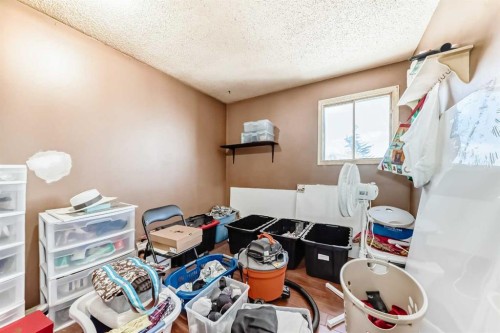 4809 60 Street Ne, Calgary, AB - Indoor