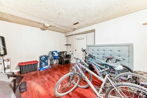 4809 60 Street Ne, Calgary, AB - Indoor