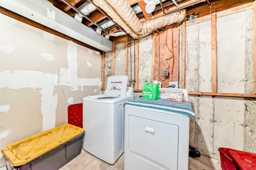 4809 60 Street Ne, Calgary, AB - Indoor Photo Showing Laundry Room
